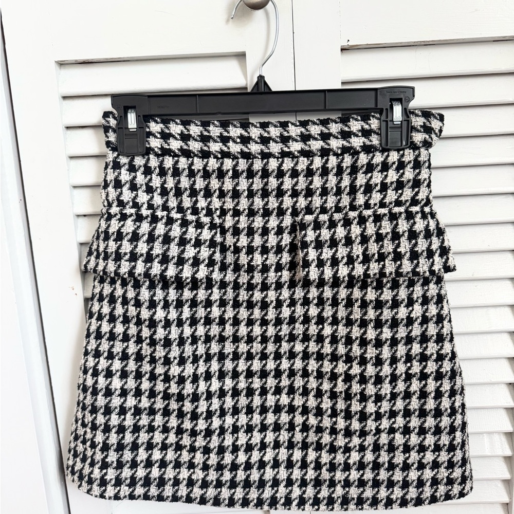 H&M Black and White Houndstooth Mini Skirt